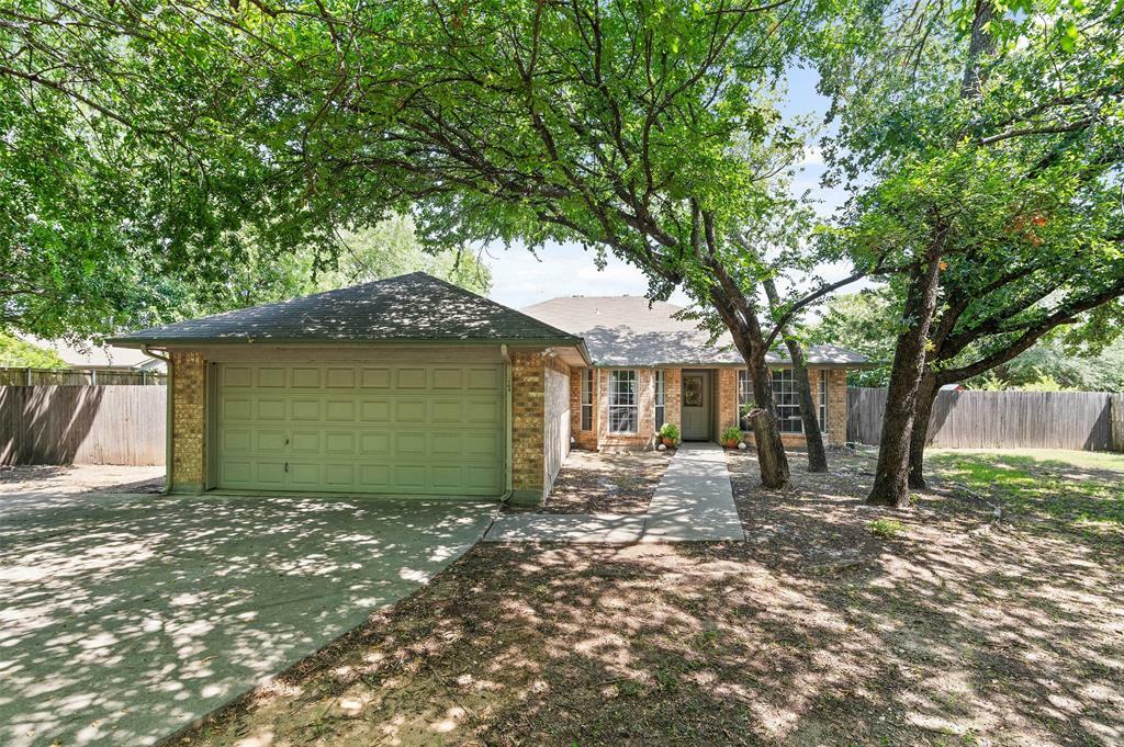 Property Photo:  104 Shahan Drive  TX 76208 