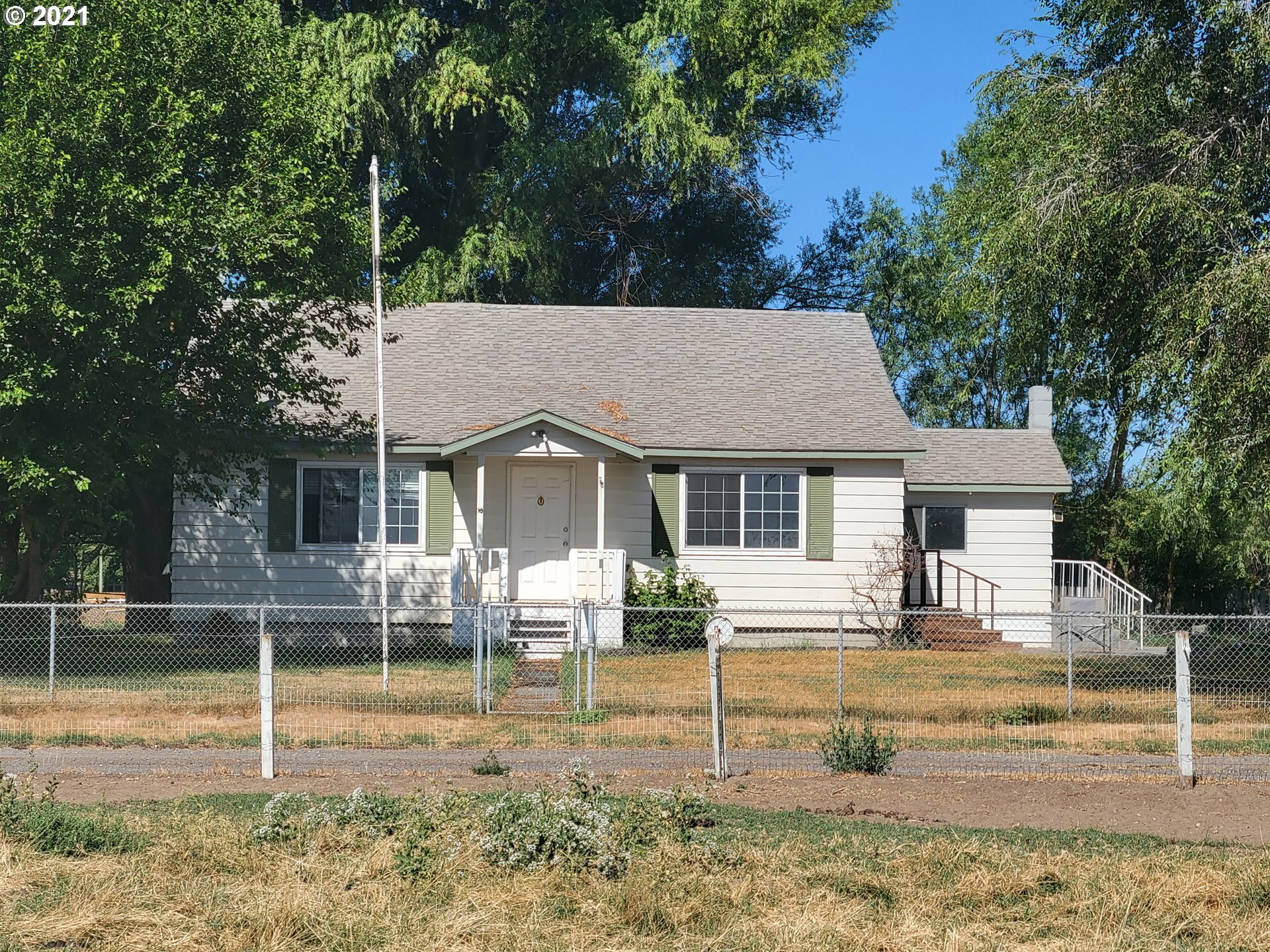 Property Photo:  33155 E Harding Ave  OR 97875 