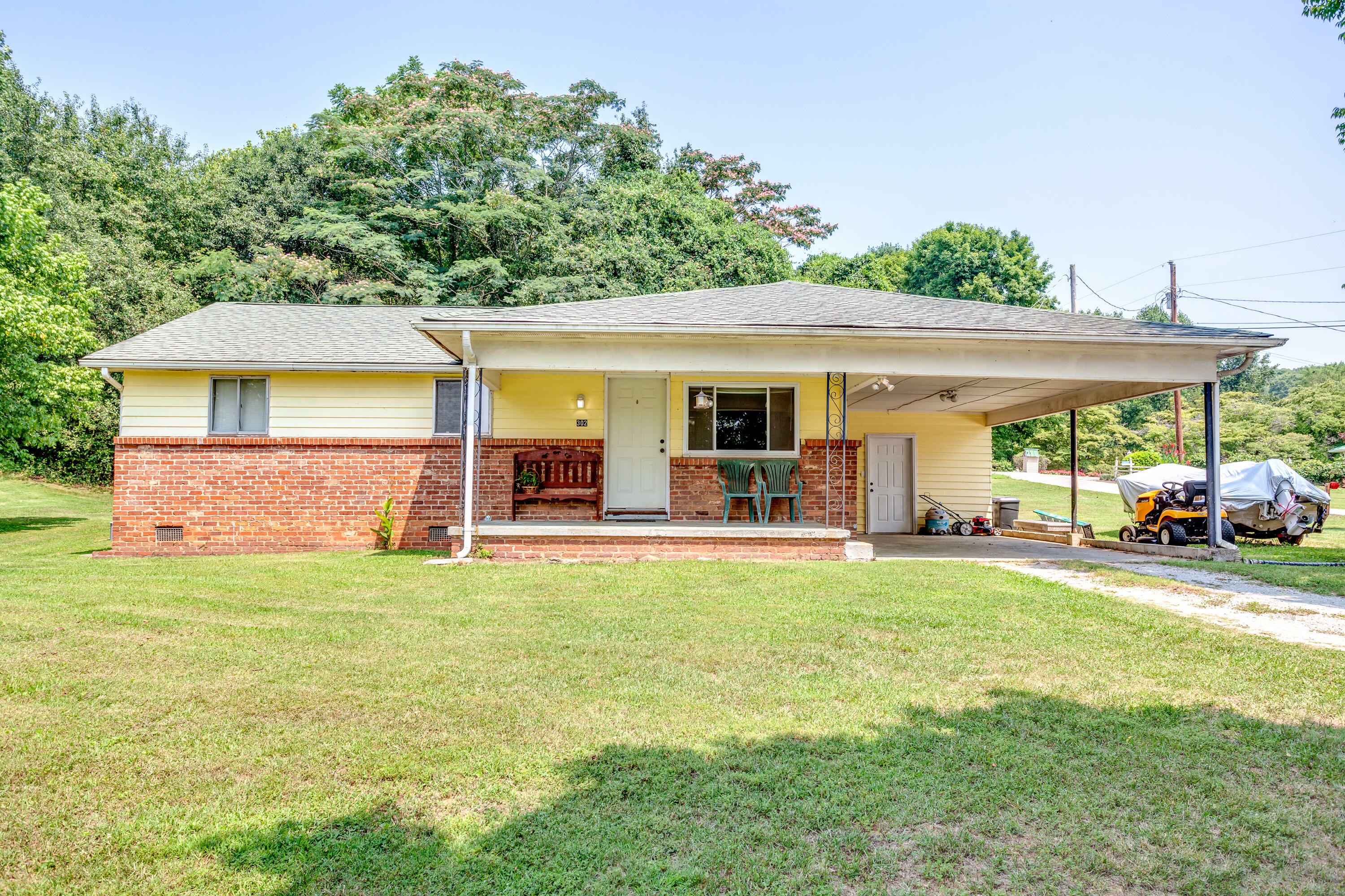 Property Photo:  302 Lakeview Rd  TN 37748 