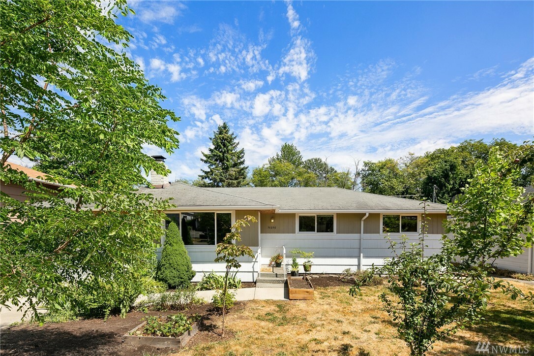 Property Photo:  10256 31st Ave SW  WA 98146 