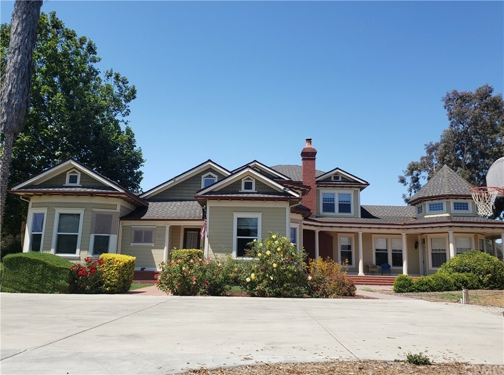 Property Photo:  6425 Edna Road  CA 93401 