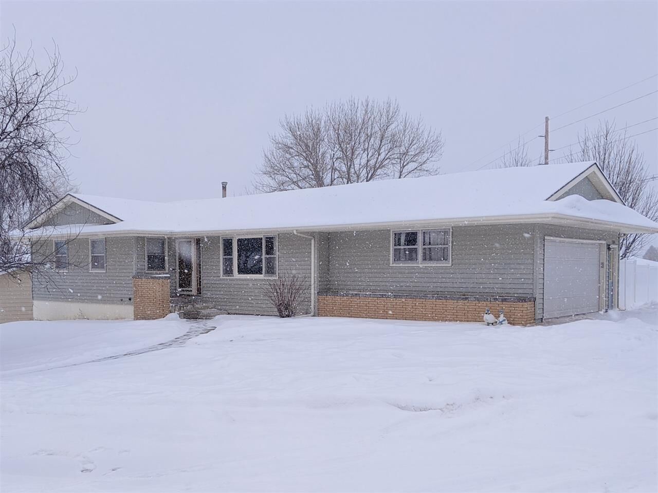 Property Photo: 1300 Lodgeview Dr NE 68701
