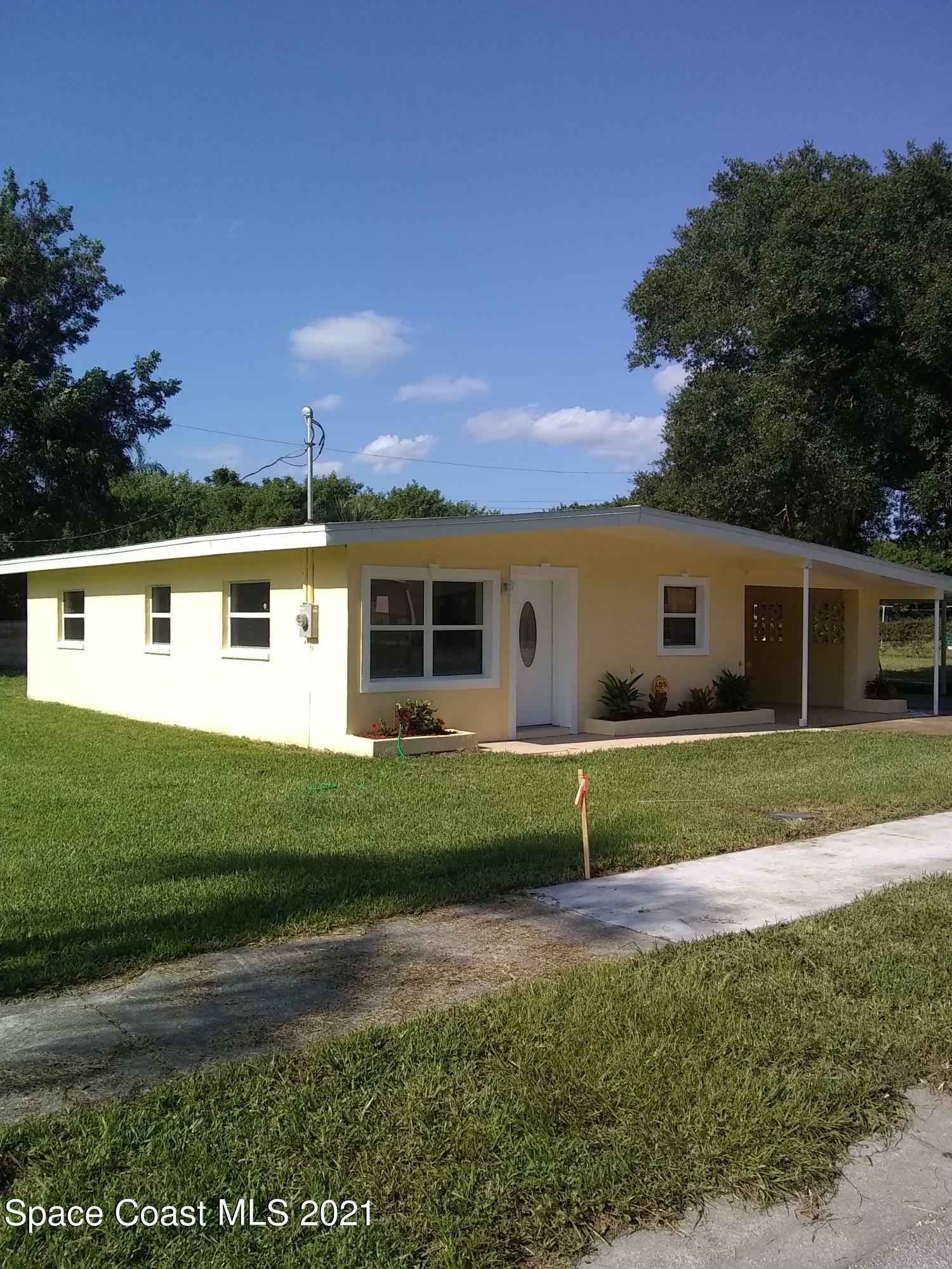 Property Photo:  576 Lincoln Avenue  FL 32953 