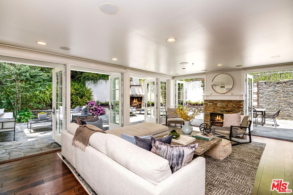 Property Photo: 2445 Banyan Drive CA 90049