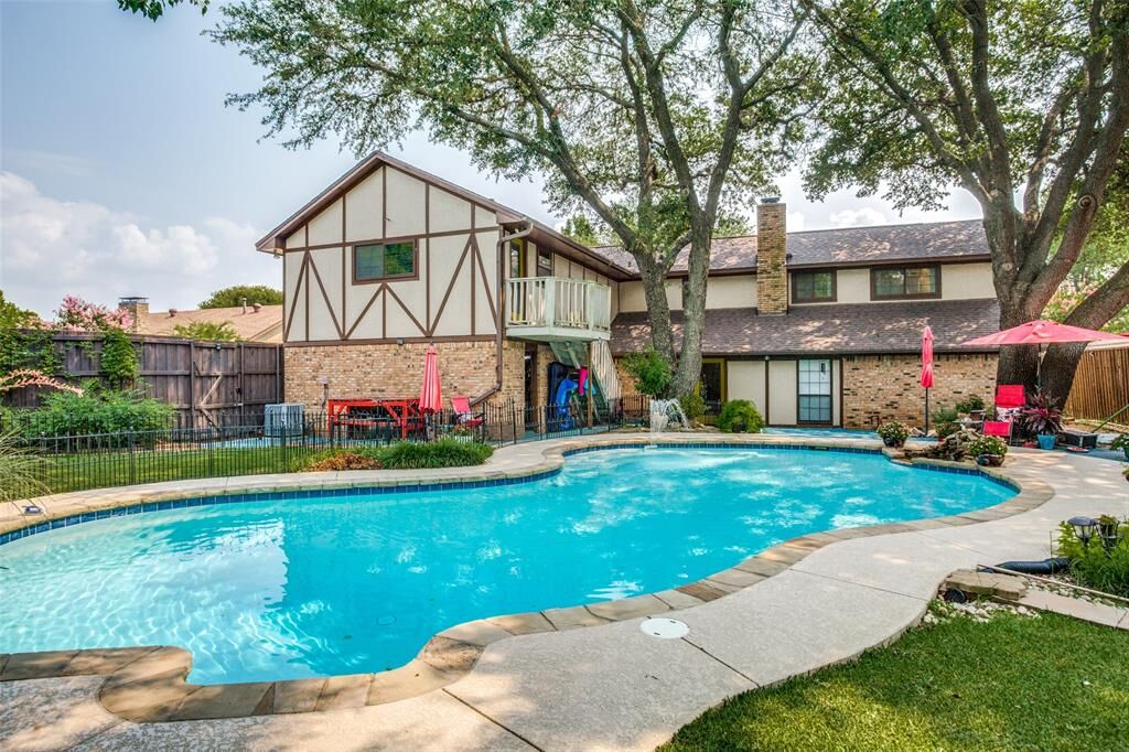 Property Photo:  121 Addison Drive  TX 75077 