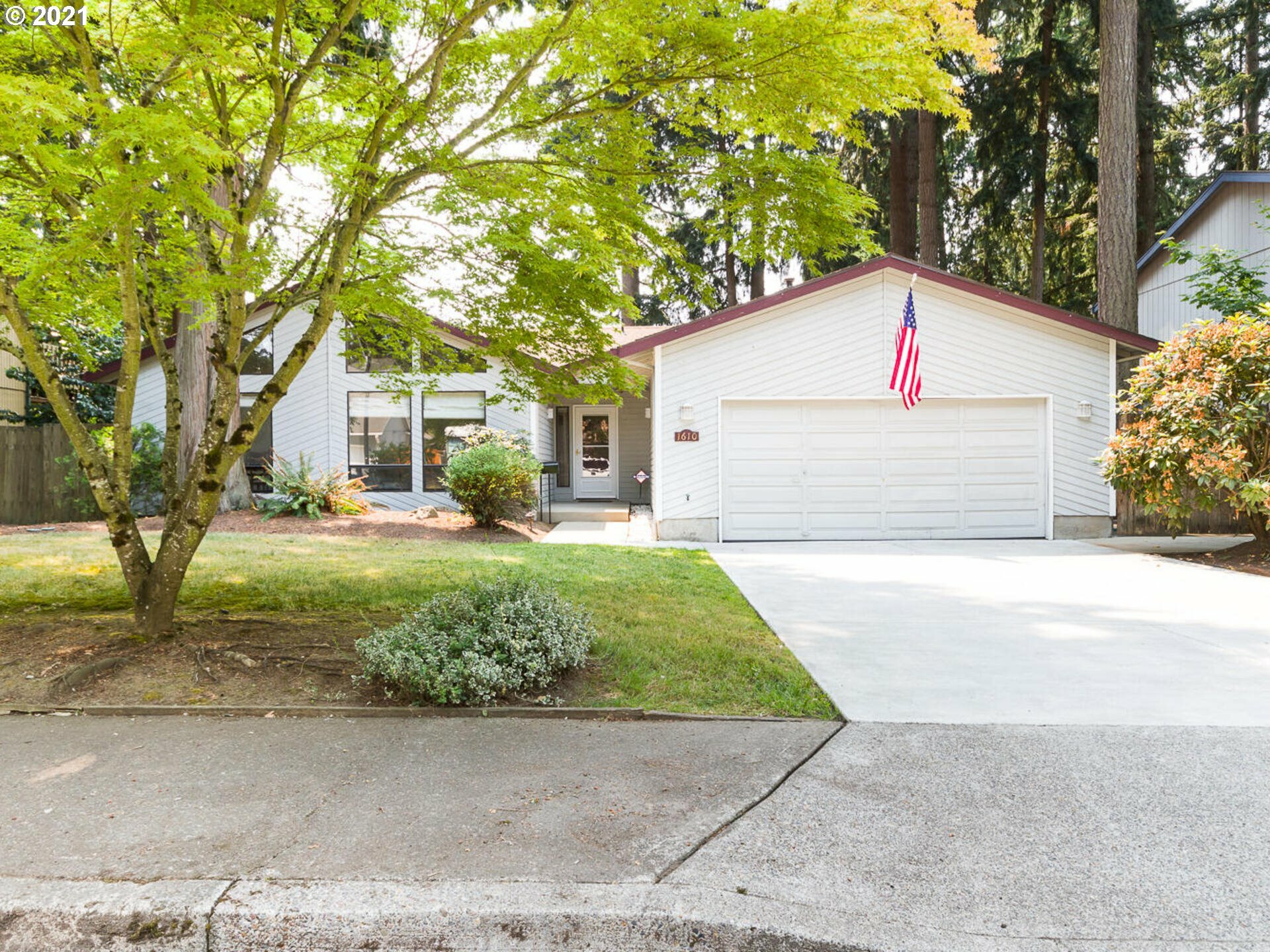 Property Photo: 1610 NW 19th St OR 97030