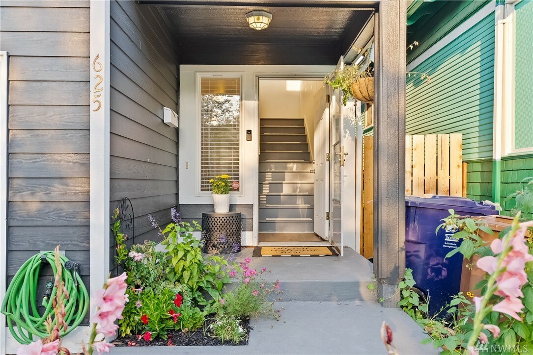 Property Photo:  625 N Prospect St  WA 98406 