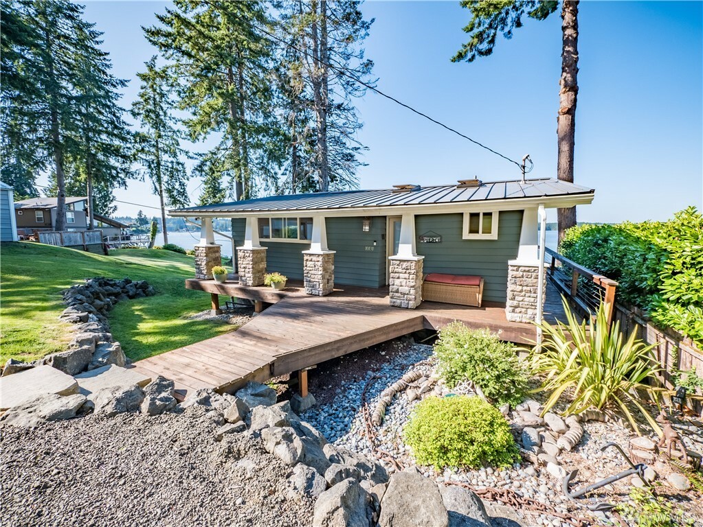 Property Photo:  10131 Mariner Dr NW  WA 98502 