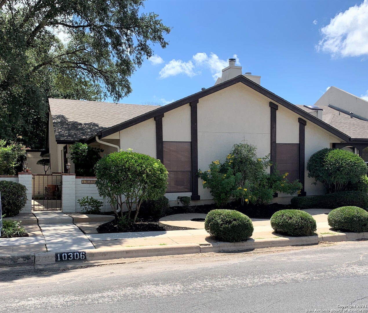 Property Photo: 10306 Grand Club Dr TX 78239