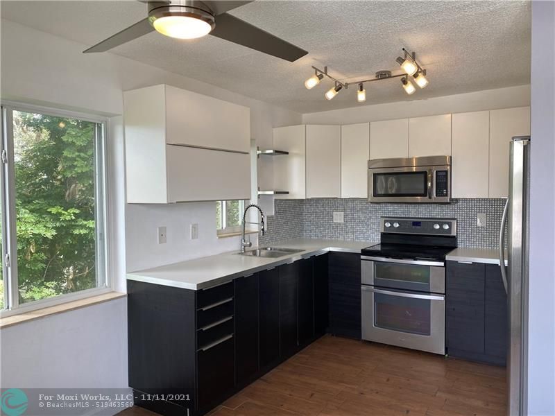 Property Photo:  2415 Lincoln St 306  FL 33020 