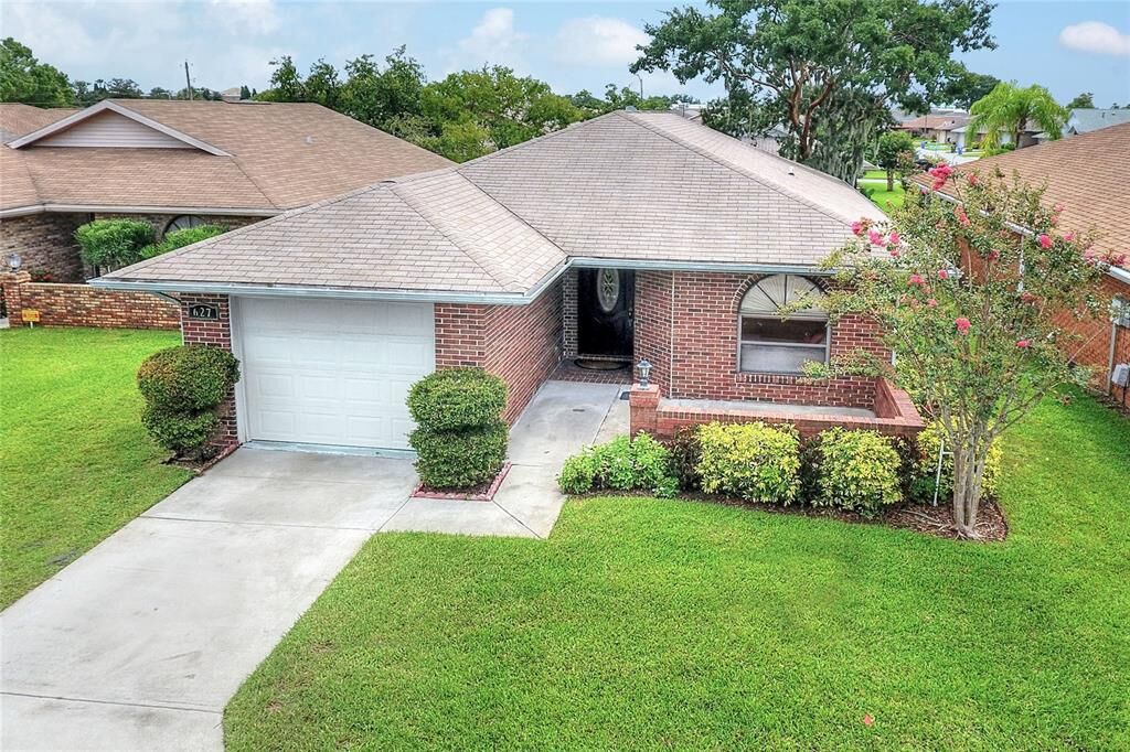 Property Photo: 627 Jamaica Circle FL 33803