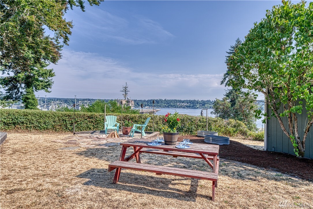 Property Photo: 732 S Summit Ave WA 98312