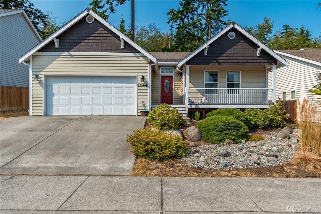 Property Photo:  1044 NW Redwing Dr  WA 98277 