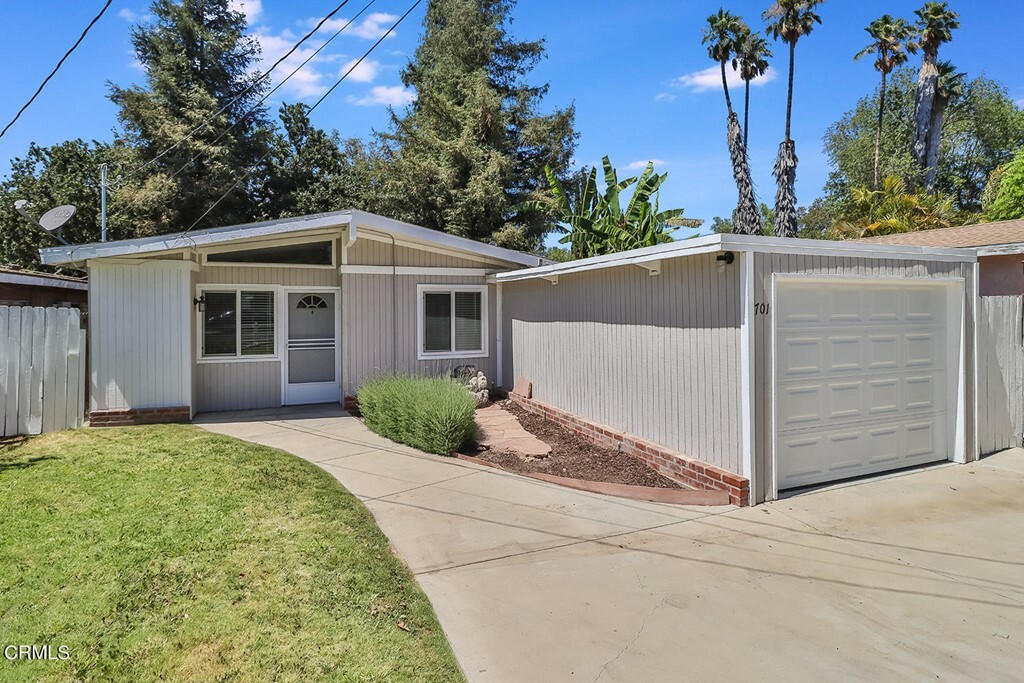 Property Photo:  701 Glen Oaks Road  CA 91360 