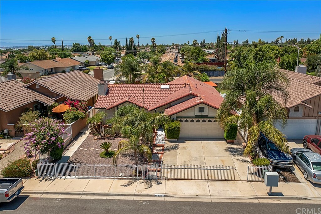 Property Photo: 13641 Vellanto Way CA 92553