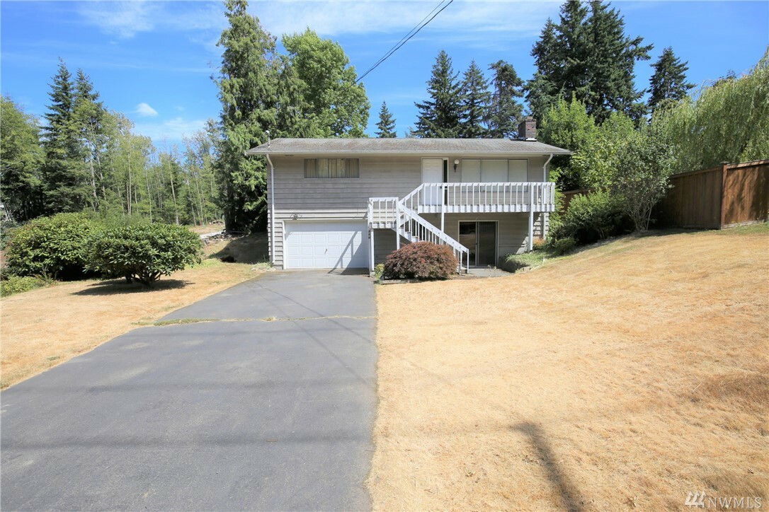 Property Photo:  806 Yew St  WA 98229 