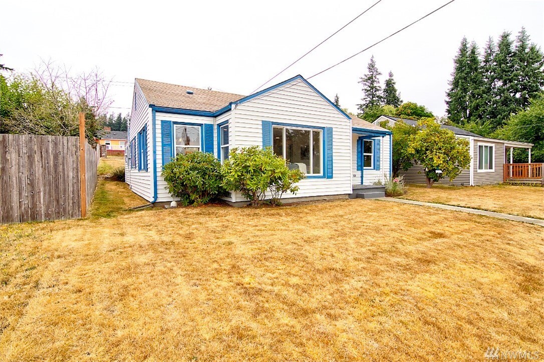 Property Photo: 6014 Oakes Ave WA 98203