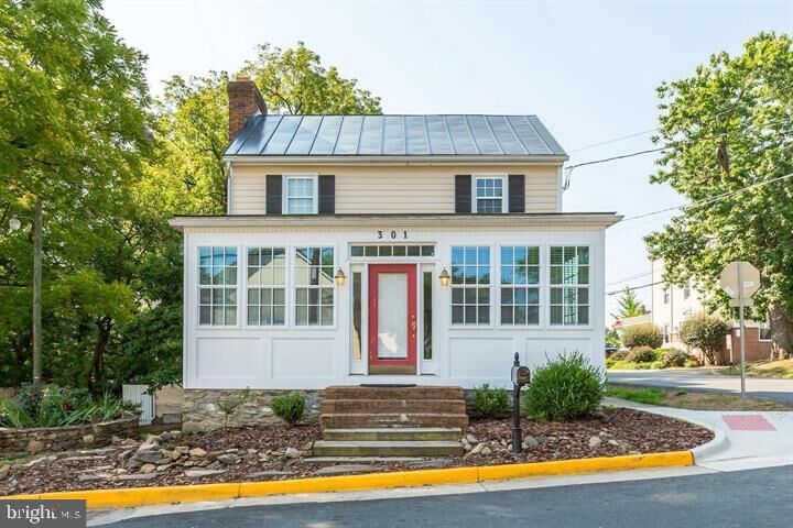 Property Photo: 301 E Marshall Street VA 20117