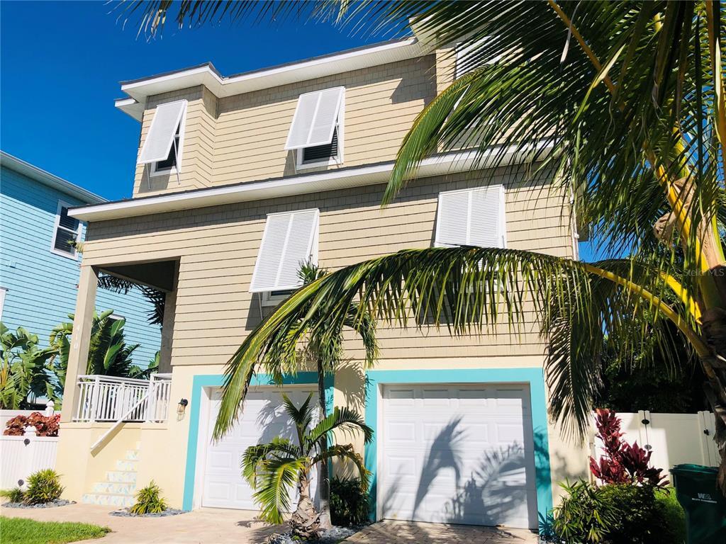 Property Photo: 410 Pine Avenue FL 34216