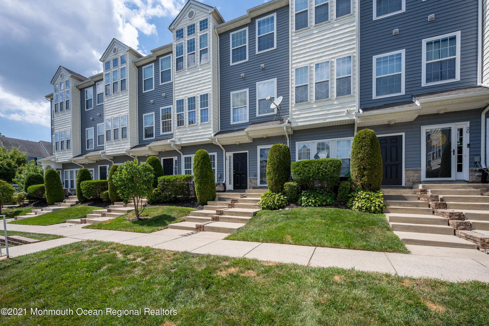 Property Photo:  10 Teal Court  NJ 08075 