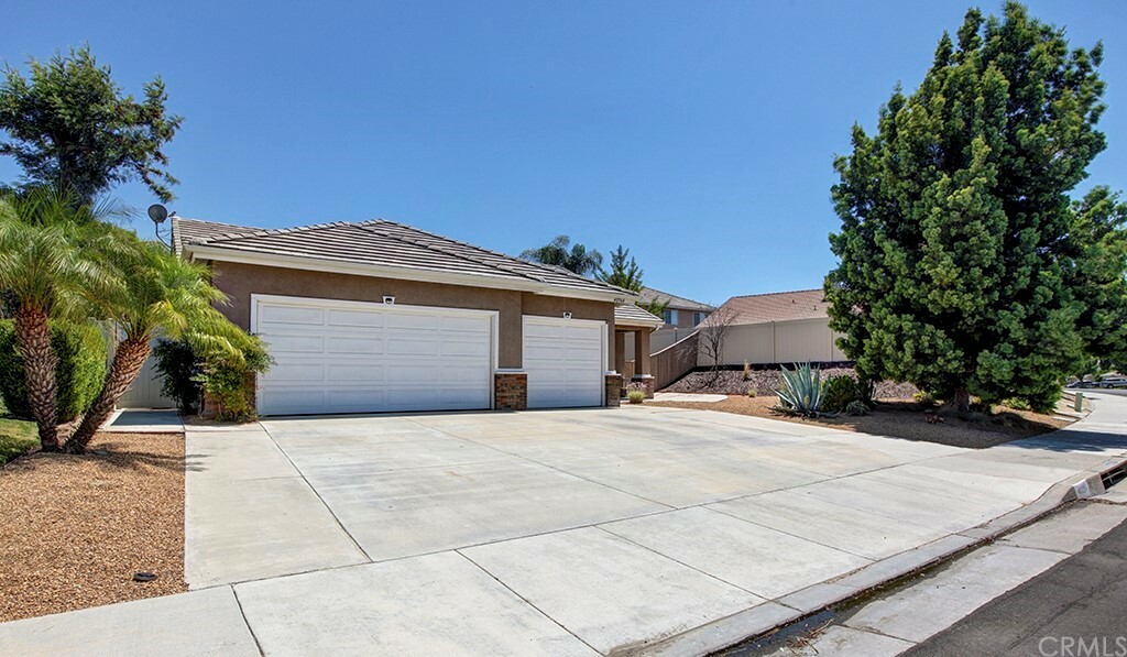 Property Photo:  40564 Symphony Park Lane  CA 92562 