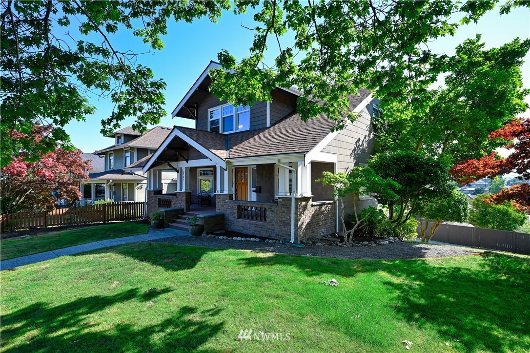 Property Photo: 3231 Grand Avenue WA 98201