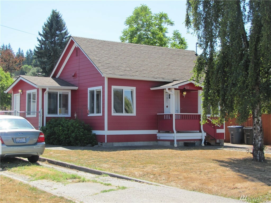 Property Photo:  616 Lopez Ave  WA 98362 