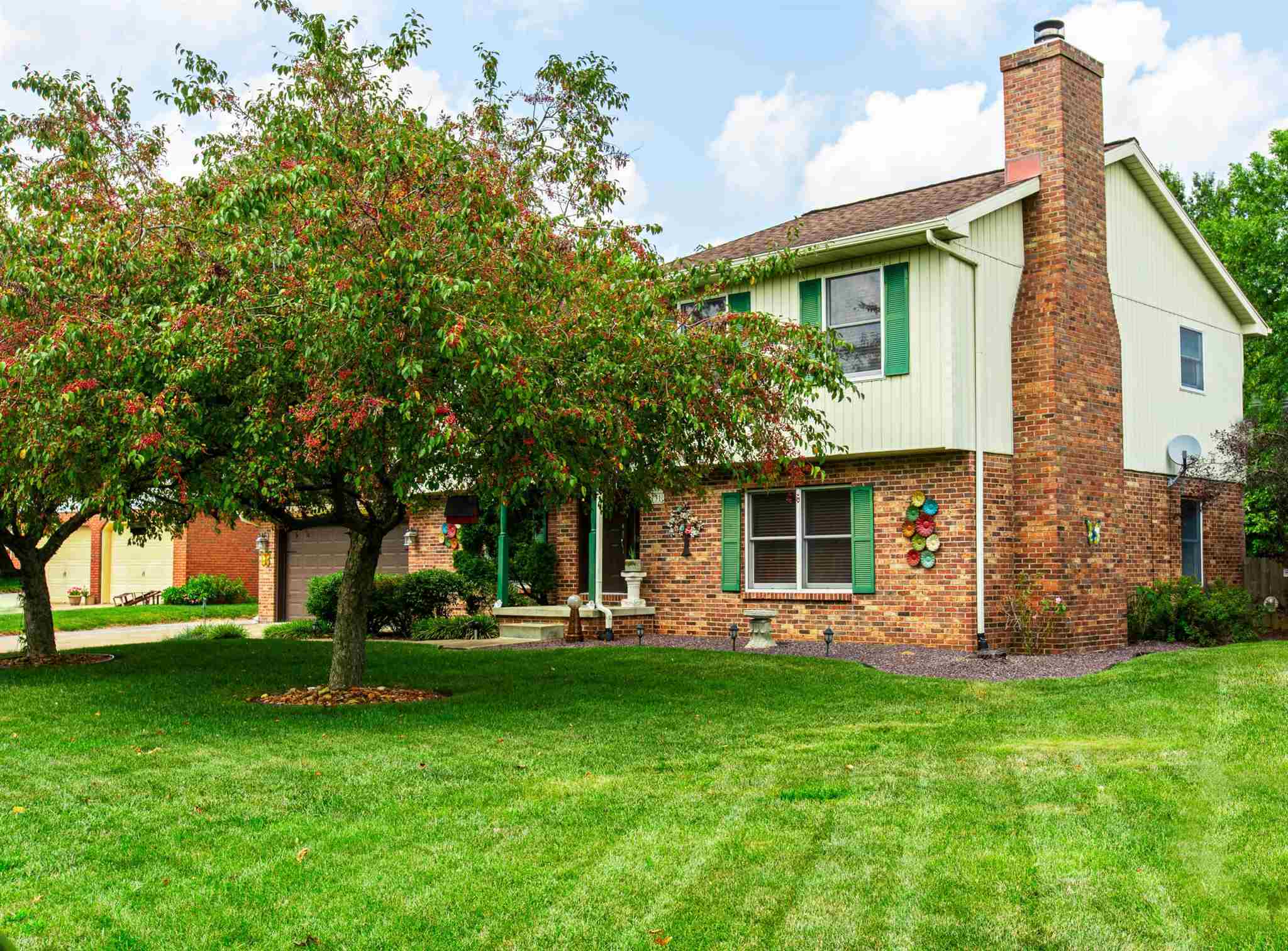 Property Photo: 9731 Creekrun Court IN 47711-6919