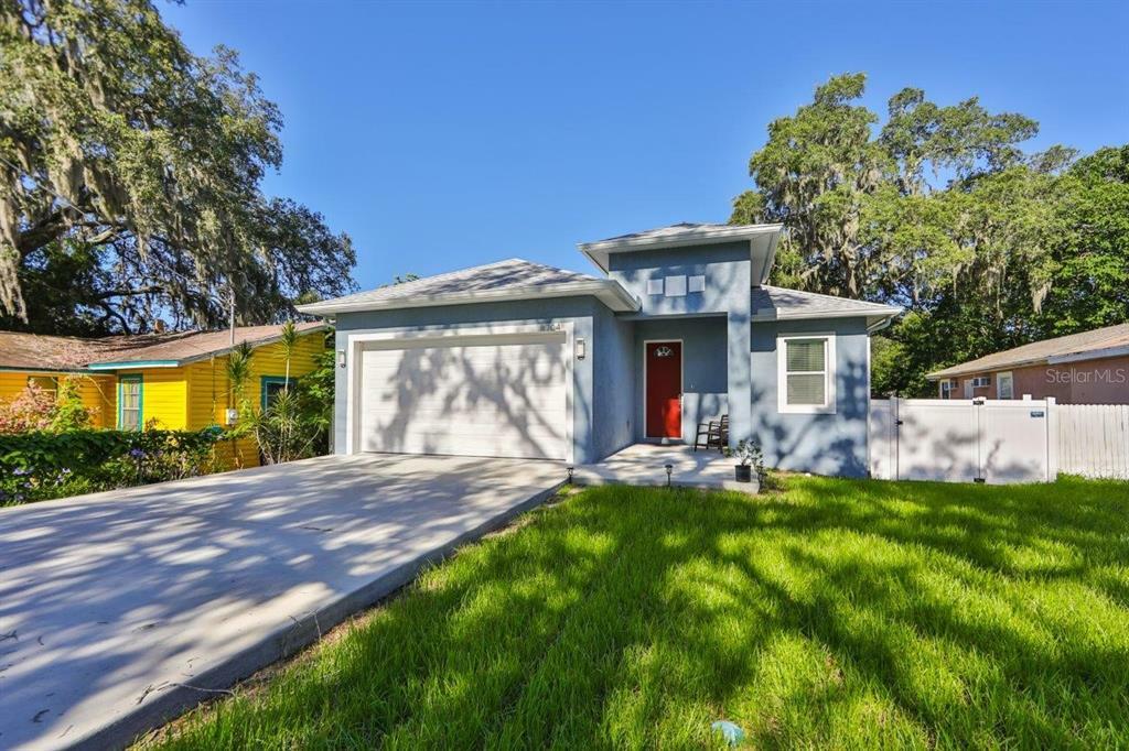 Property Photo:  8704 El Portal Drive  FL 33604 