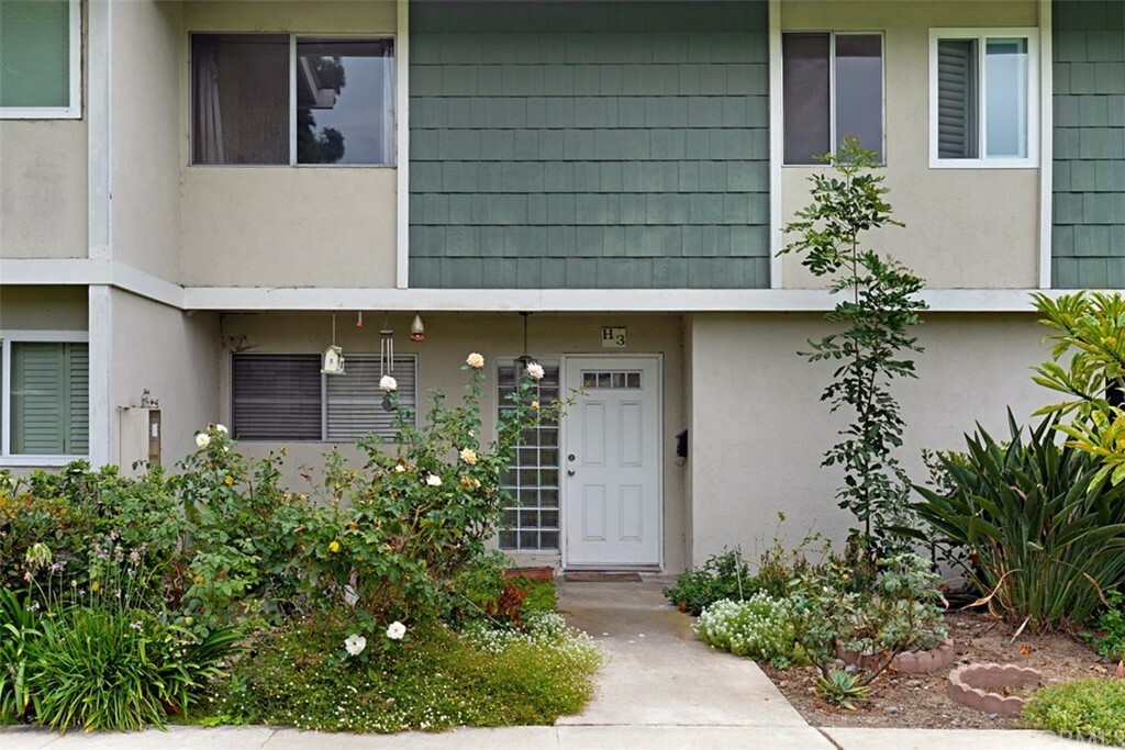 Property Photo:  1404 N Tustin Avenue H3  CA 92705 