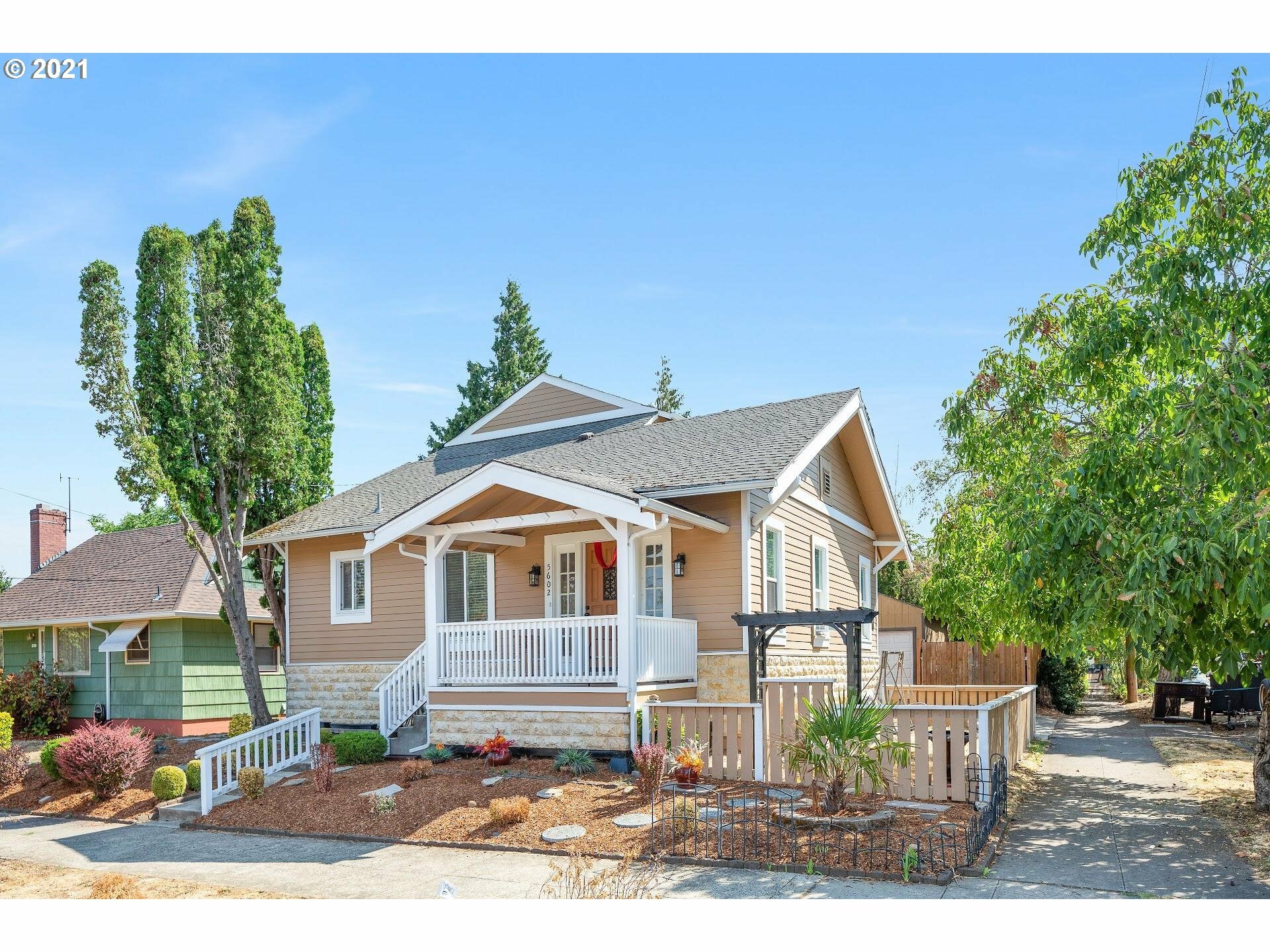 Property Photo:  5602 NE 13th Ave  OR 97211 