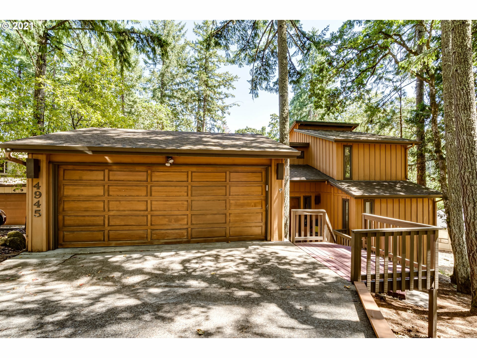 4945 Fox Hollow Rd  Eugene OR 97405 photo