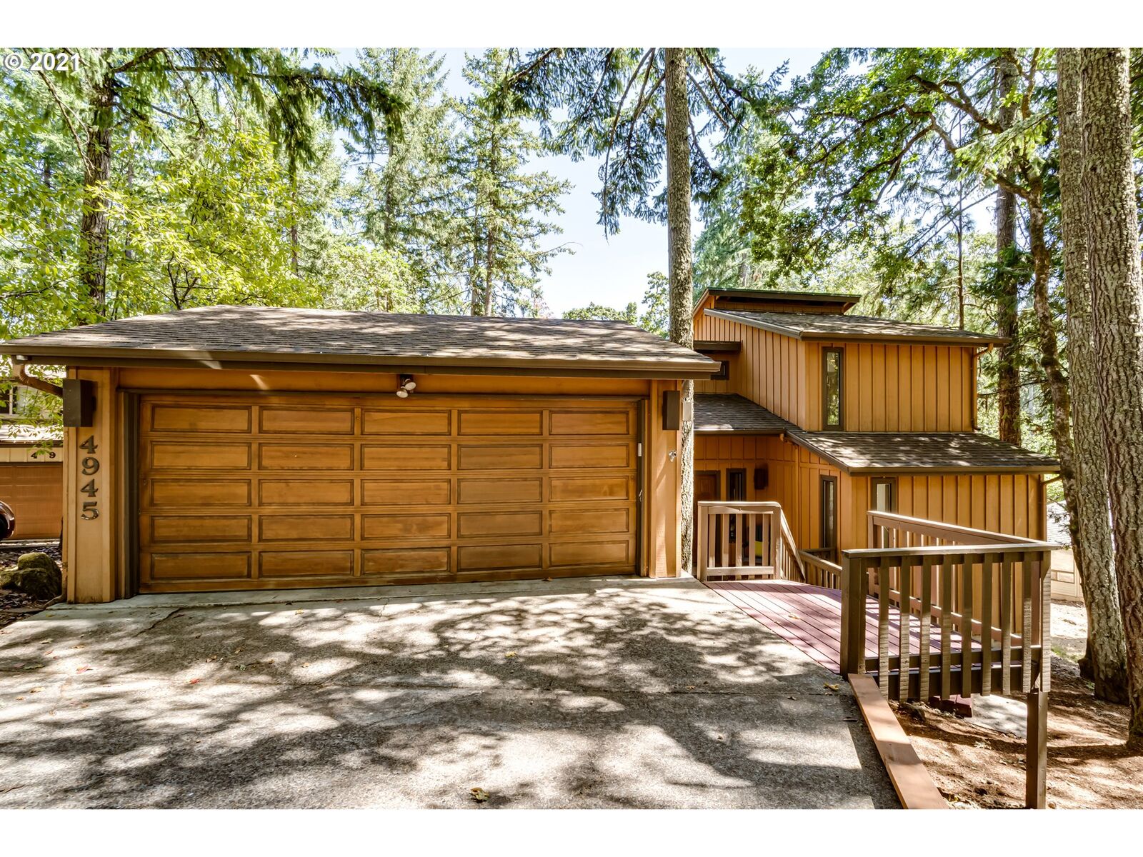 Property Photo:  4945 Fox Hollow Rd  OR 97405 