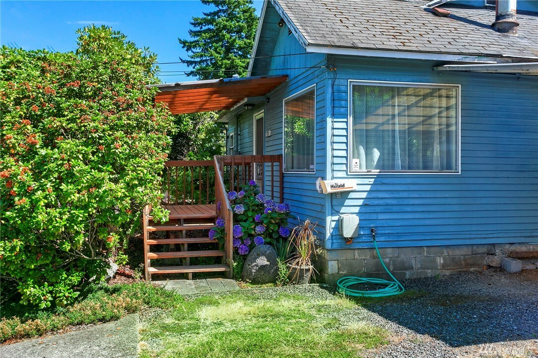 Property Photo:  7810 220th St SW  WA 98026 