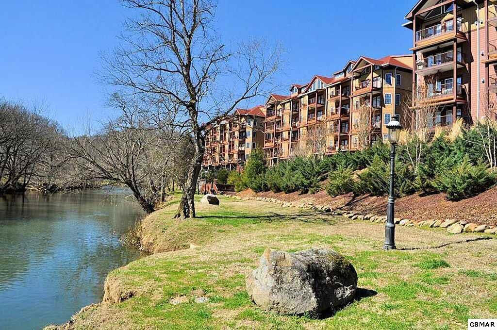 Property Photo: 527 River Place Way TN 37862