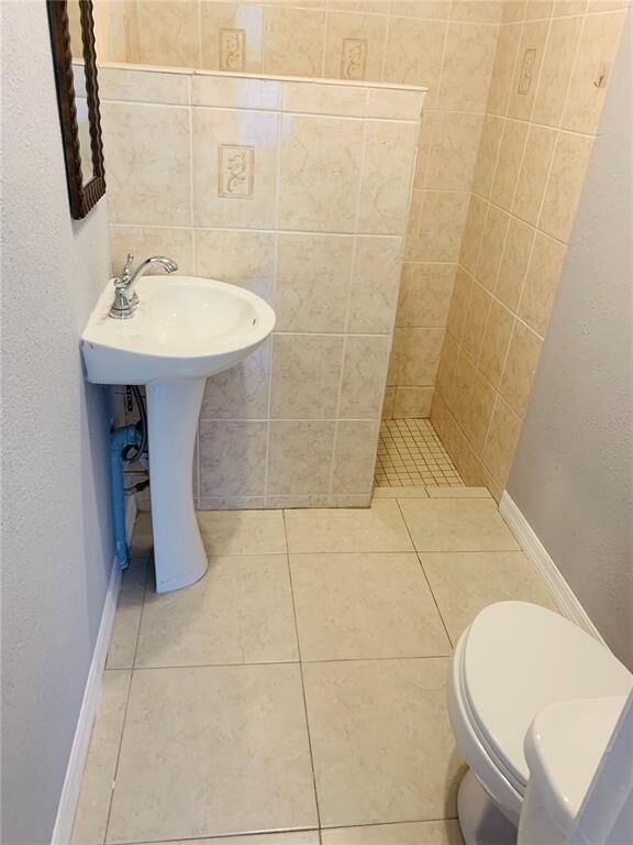 Property Photo:  4620 Violet Avenue  FL 34233 