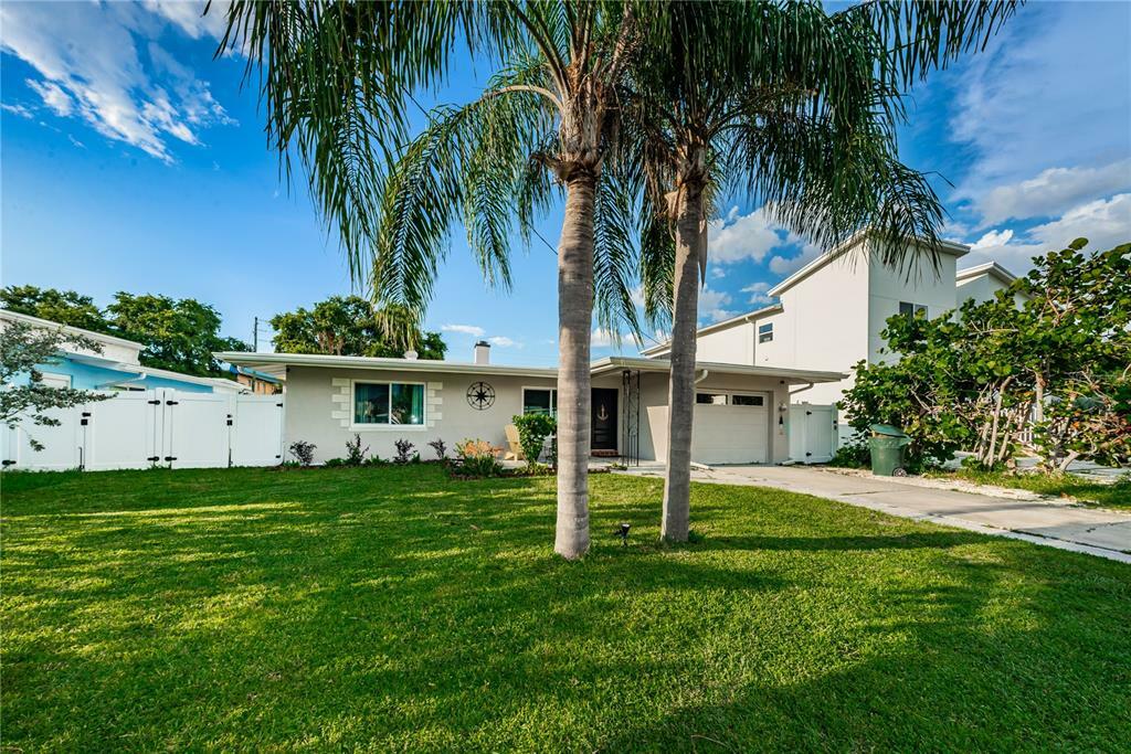 Property Photo:  572 Baywood Drive N  FL 34698 