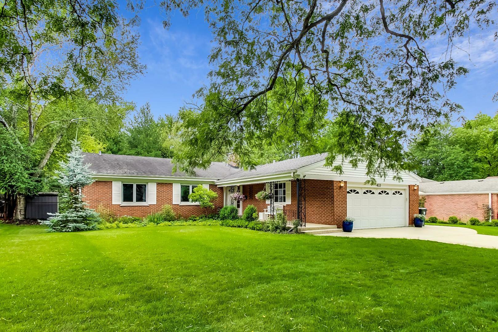 Property Photo:  433 W Hawthorne Court  IL 60044 