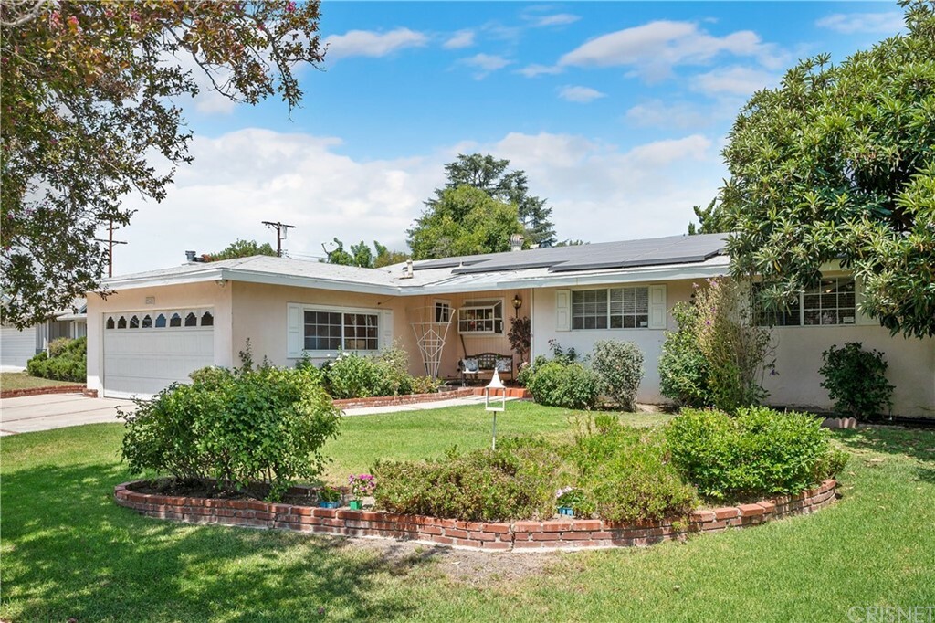 Property Photo:  23643 Emelita Street  CA 91367 