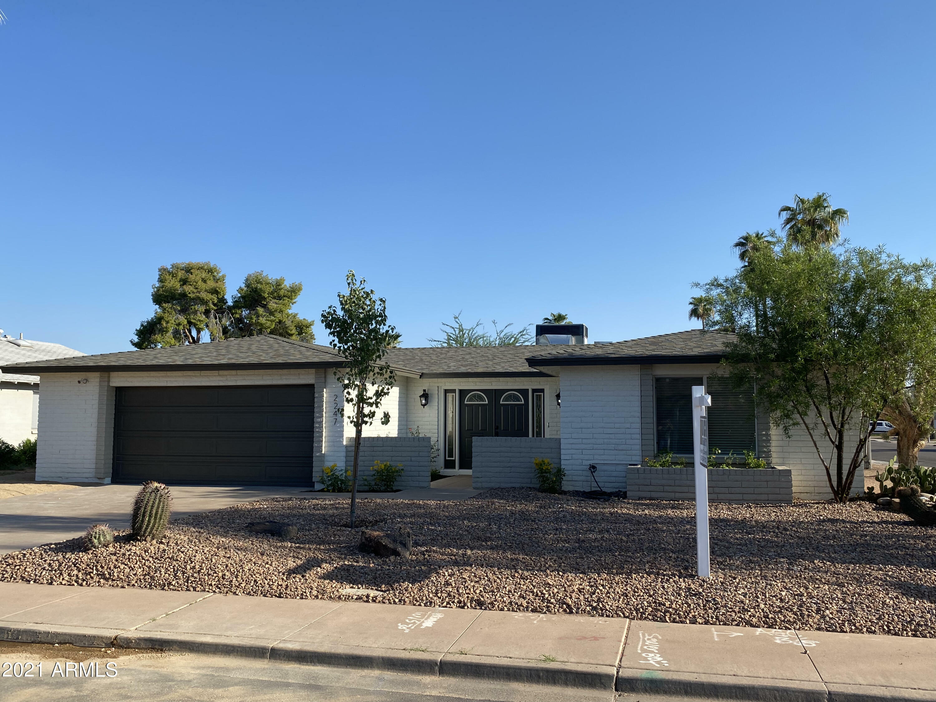 Property Photo:  2247 W Emelita Avenue  AZ 85202 