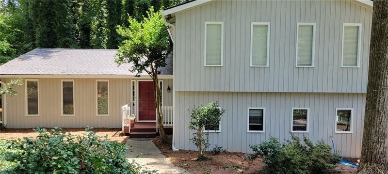 Property Photo:  1402 Huntingford Drive  GA 30068 