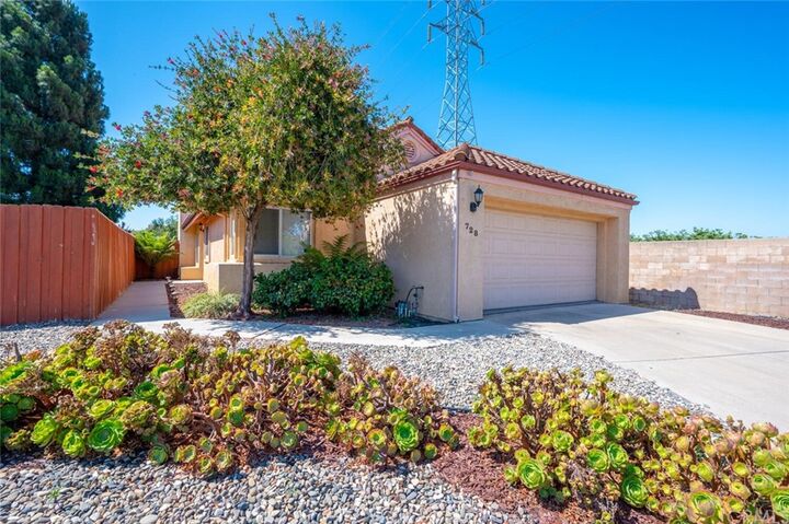 Property Photo: 728 Hawthorn Street CA 93458
