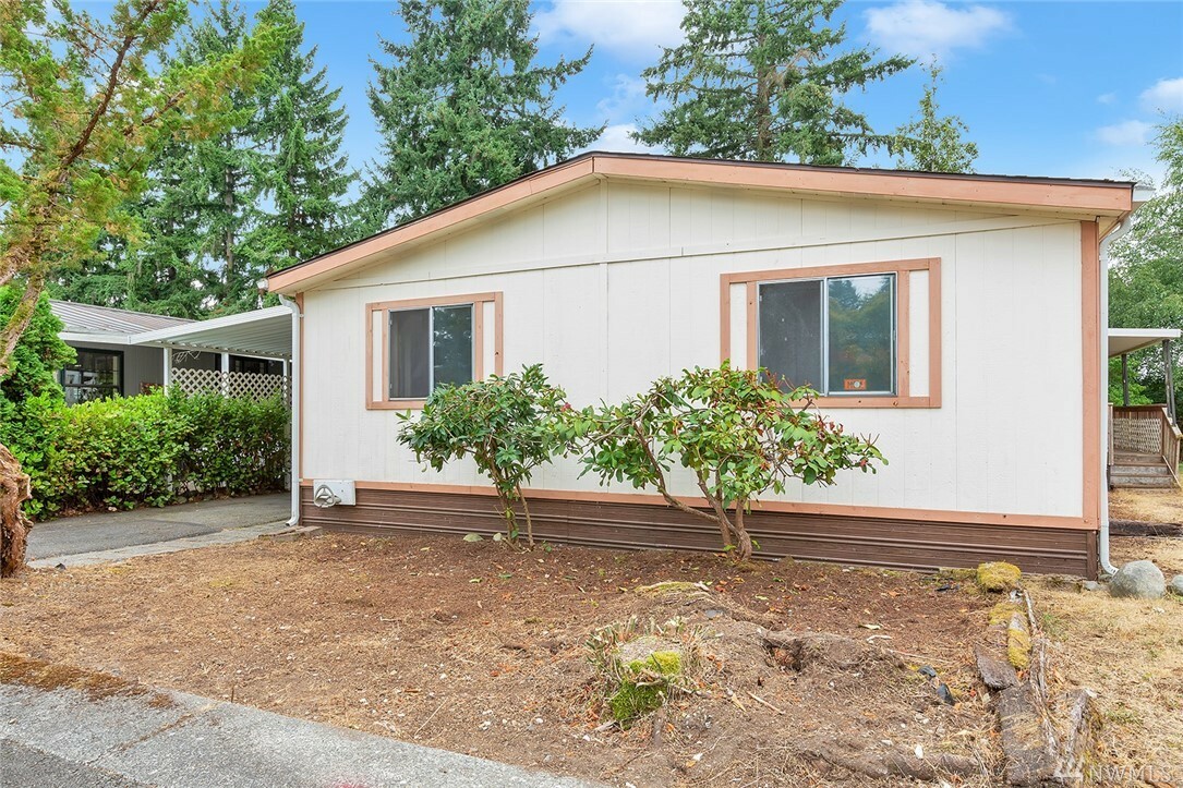 Property Photo:  18425 NE 95th St 35  WA 98052 