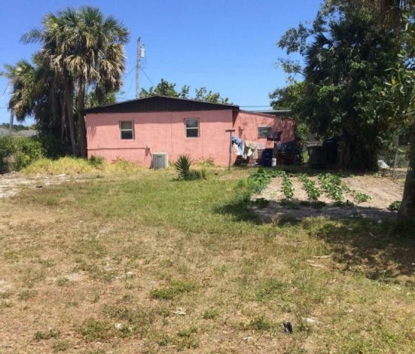 Property Photo:  811 Dundas Court  FL 34950 