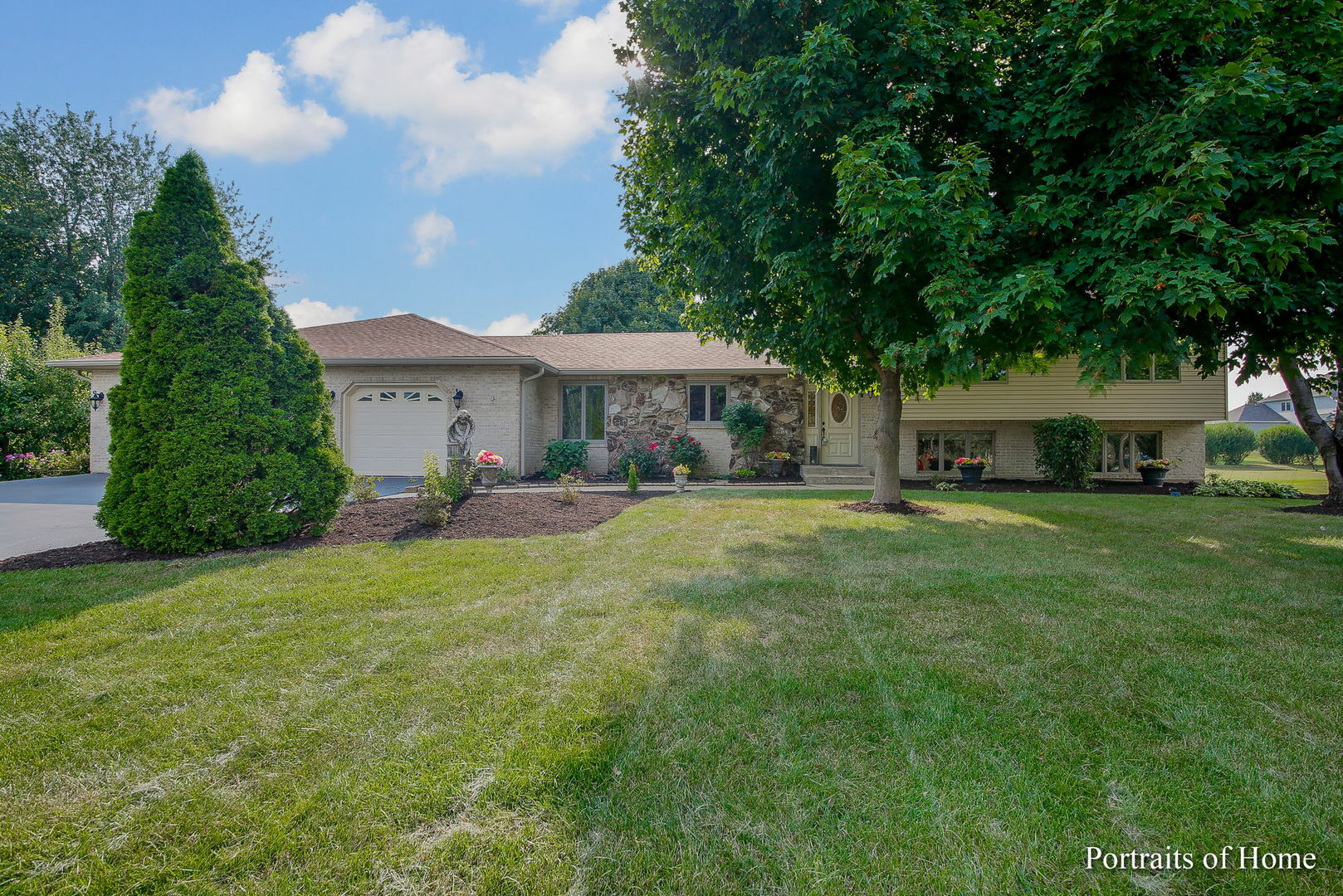 Property Photo: 12800 S Elizabeth Drive IL 60585