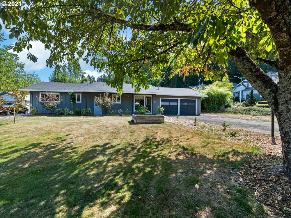 Property Photo:  6450 SE Clackamas Rd  OR 97267 