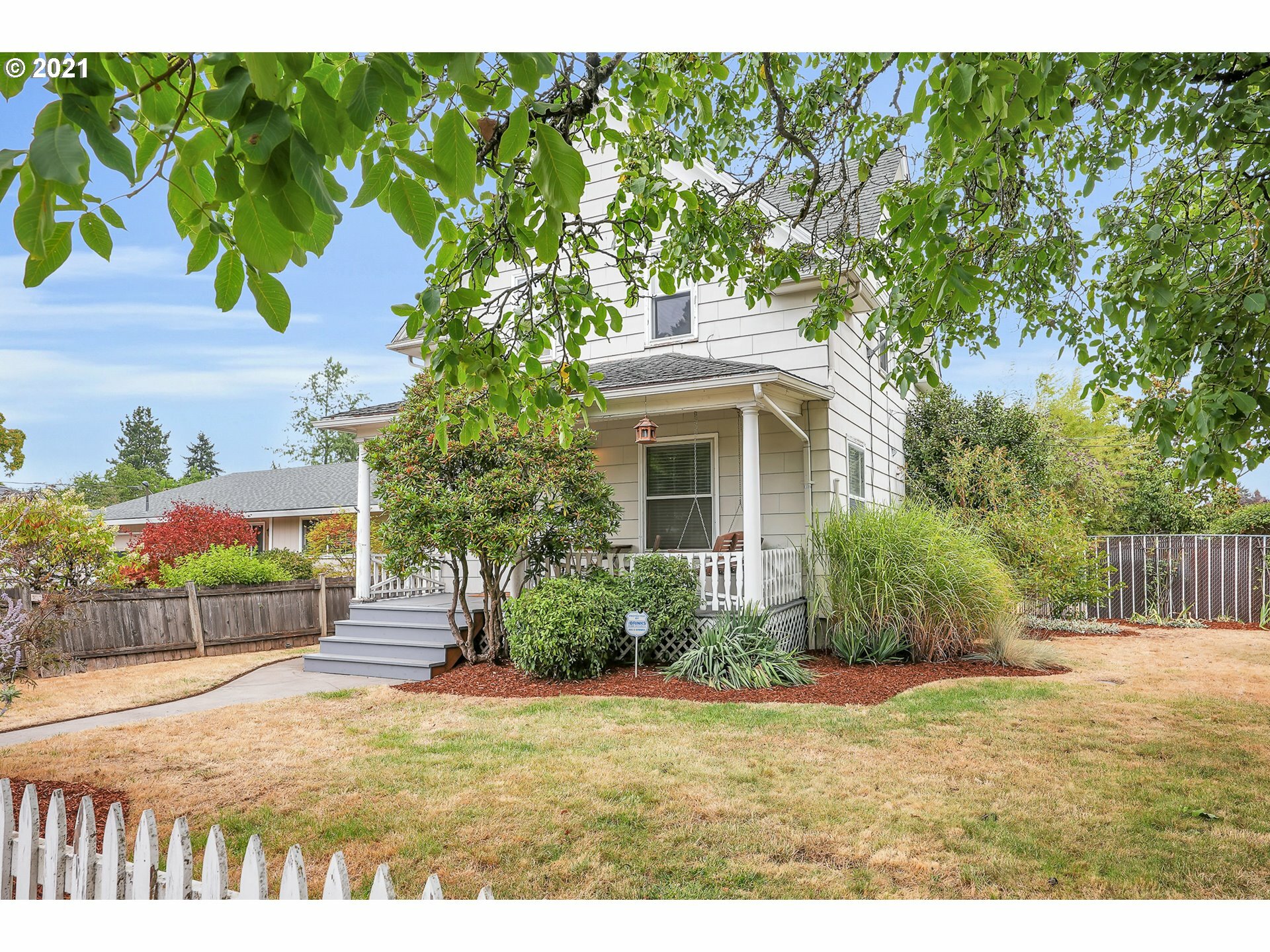 Property Photo:  3926 SE 74th Ave  OR 97206 