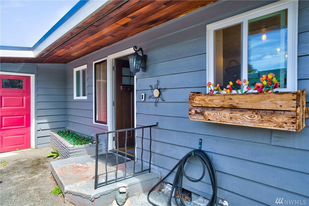 Property Photo: 1702 36th St WA 98221