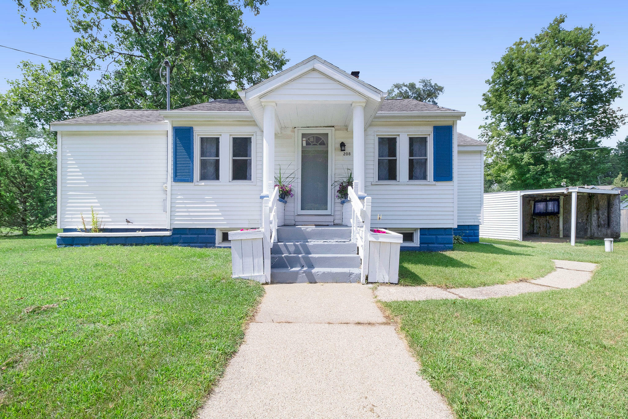 Property Photo:  208 Niepoth Street  MI 49014 