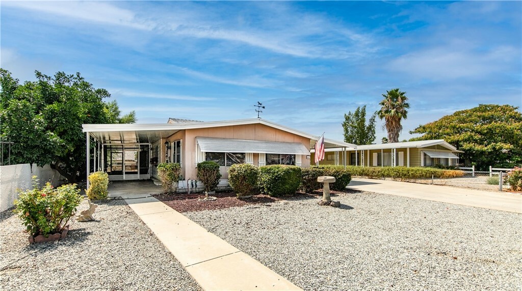 Property Photo:  667 Sonrisa Street  CA 92543 